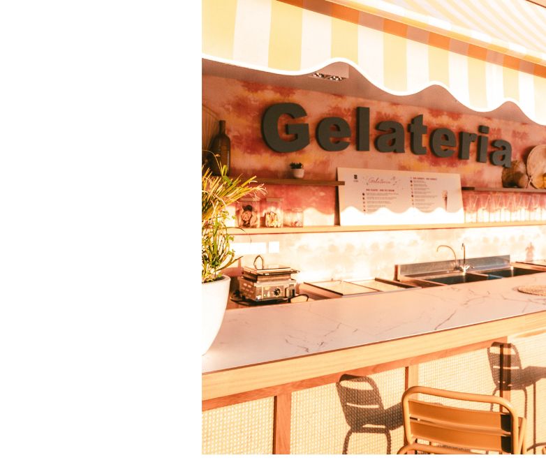 photo-stand-gelateria-plage-du-festival-cannes-1 Photo du stand de la gelateria de la Plage du Festival à Cannes avec machine à gaufres.