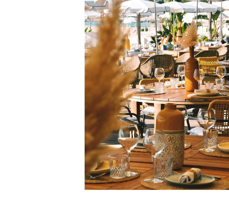 Photo de la décoration des tables de la Plage du Festival à Cannes.